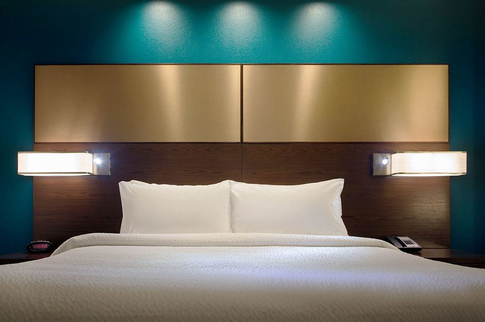By Marriott Downtown/university 3*