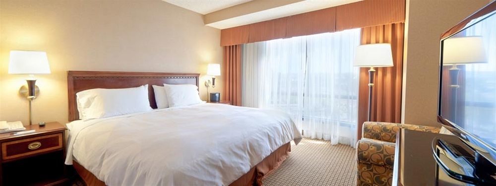 Hotel Radisson Airport 3*