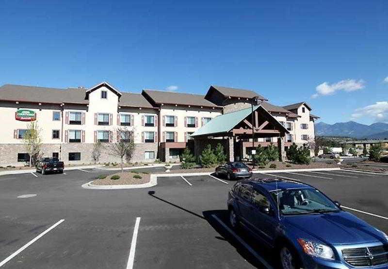 Courtyard 3*