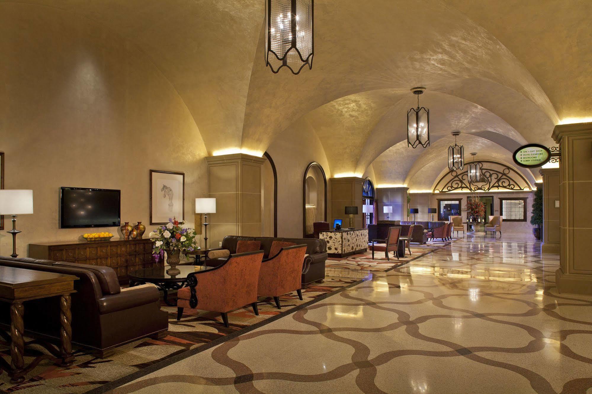 Casino Del Sol 4*