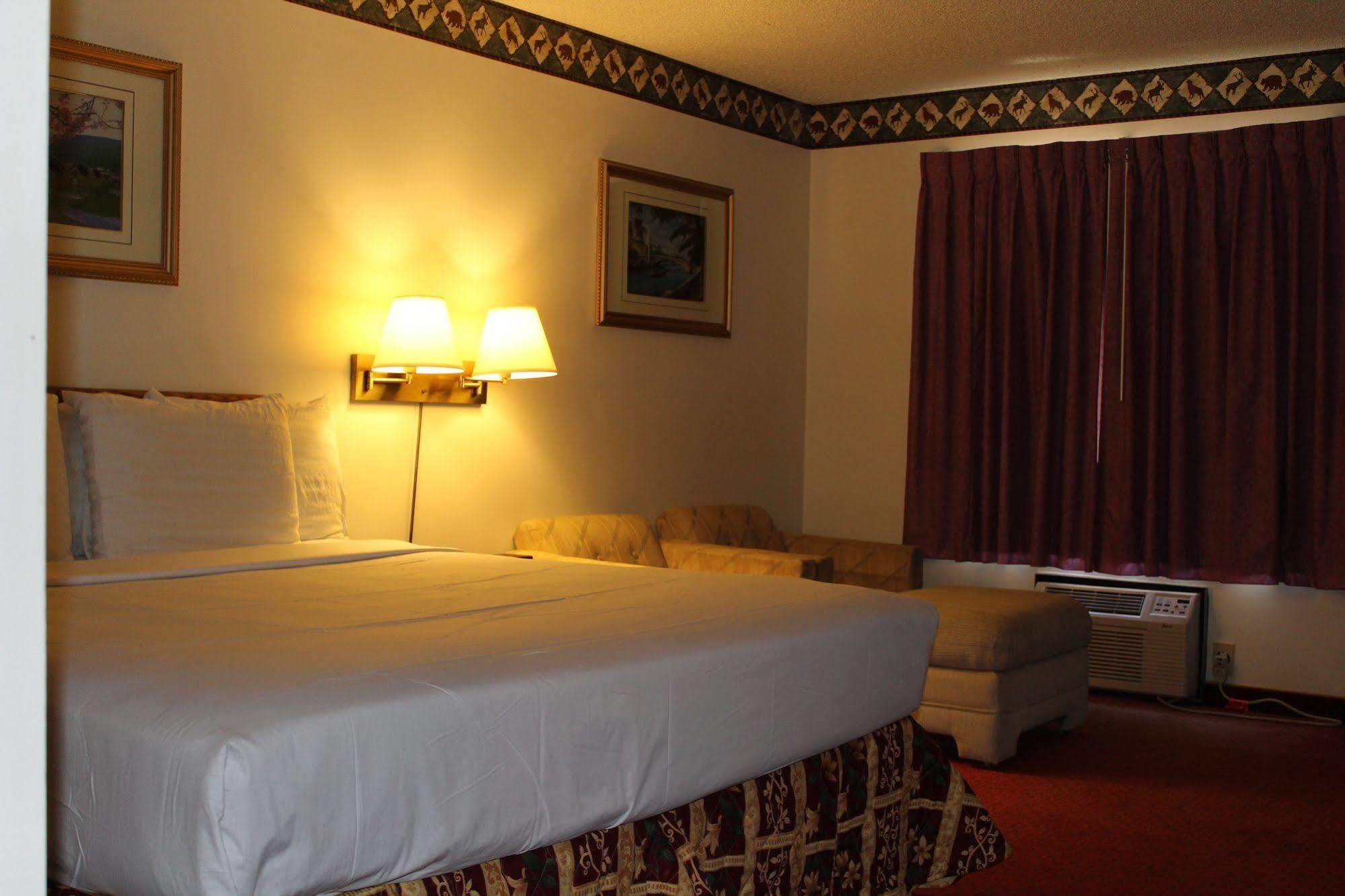Hotel Comfort & Pinetop Show Lakeside