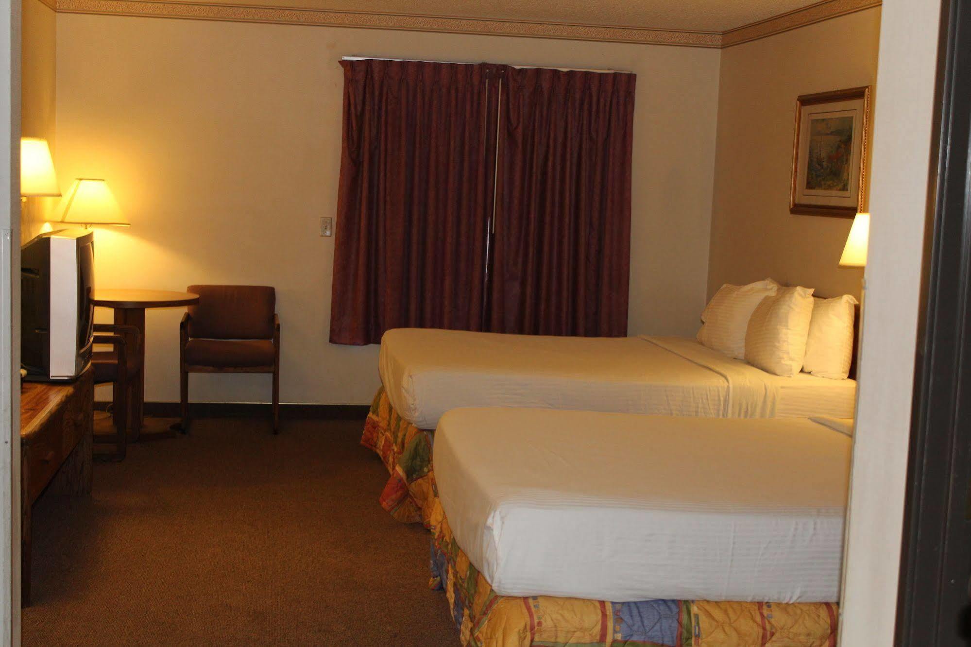 Hotel Comfort & Pinetop Show 2*