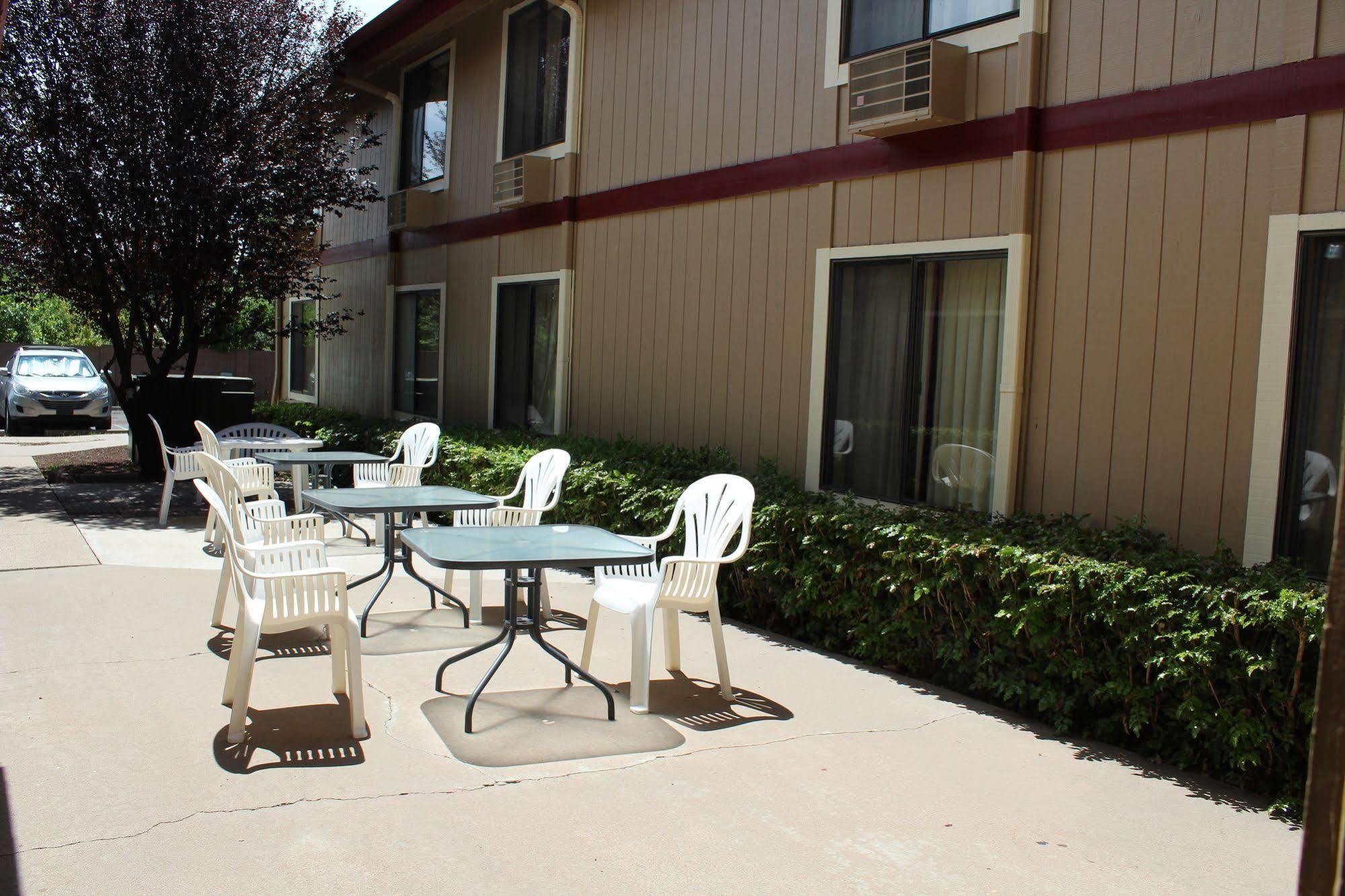 Hotel Comfort & Pinetop Show Lakeside