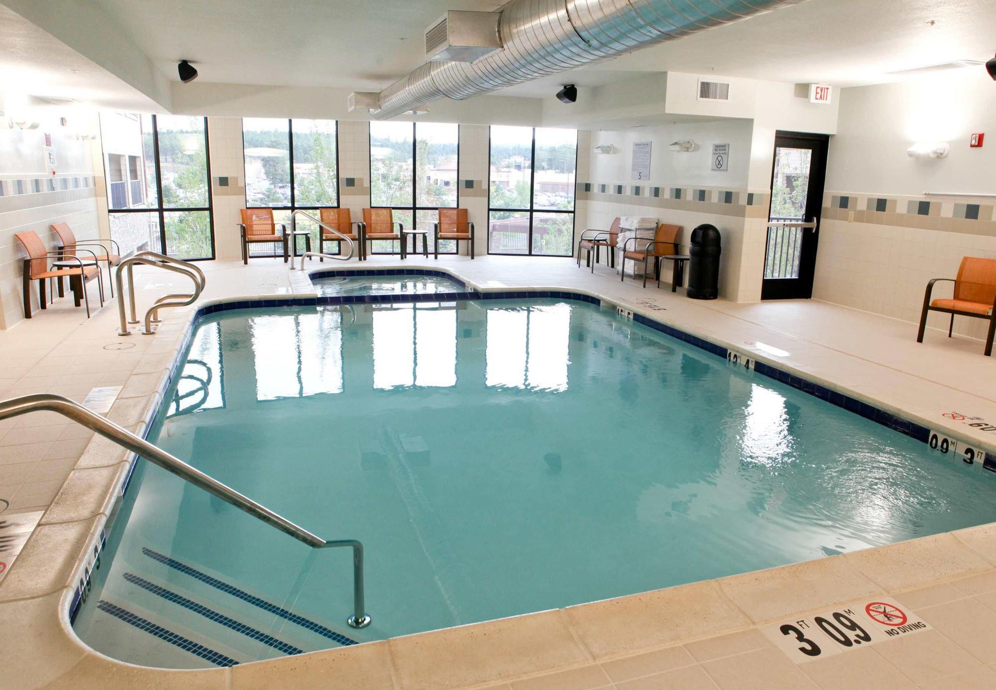 Courtyard Hotel 3*
