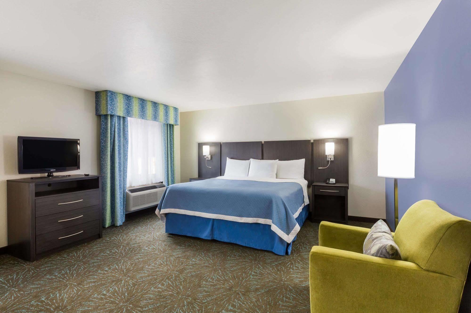 Hotel Days & By Wyndham East 3*