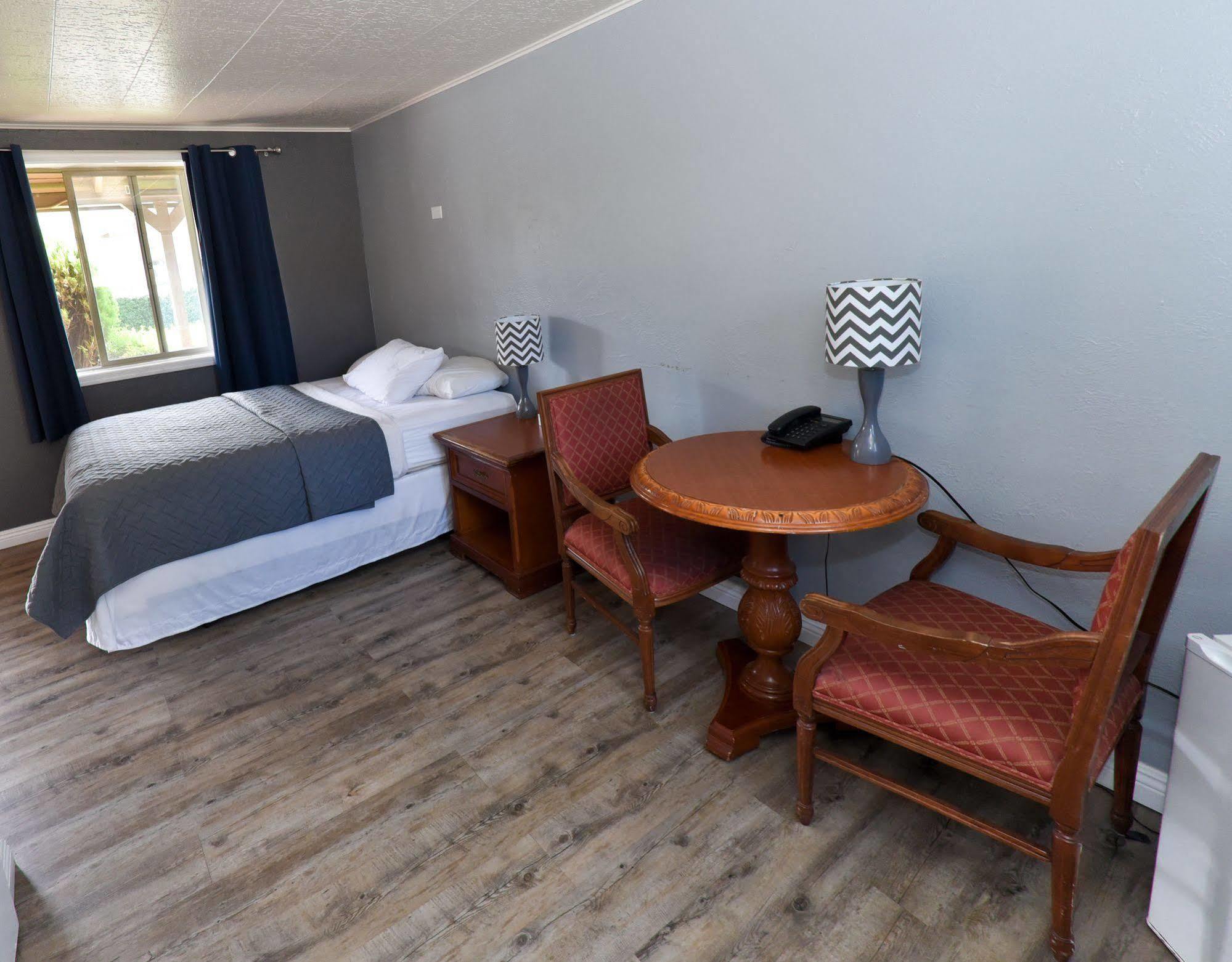 Sierra Motel 2*