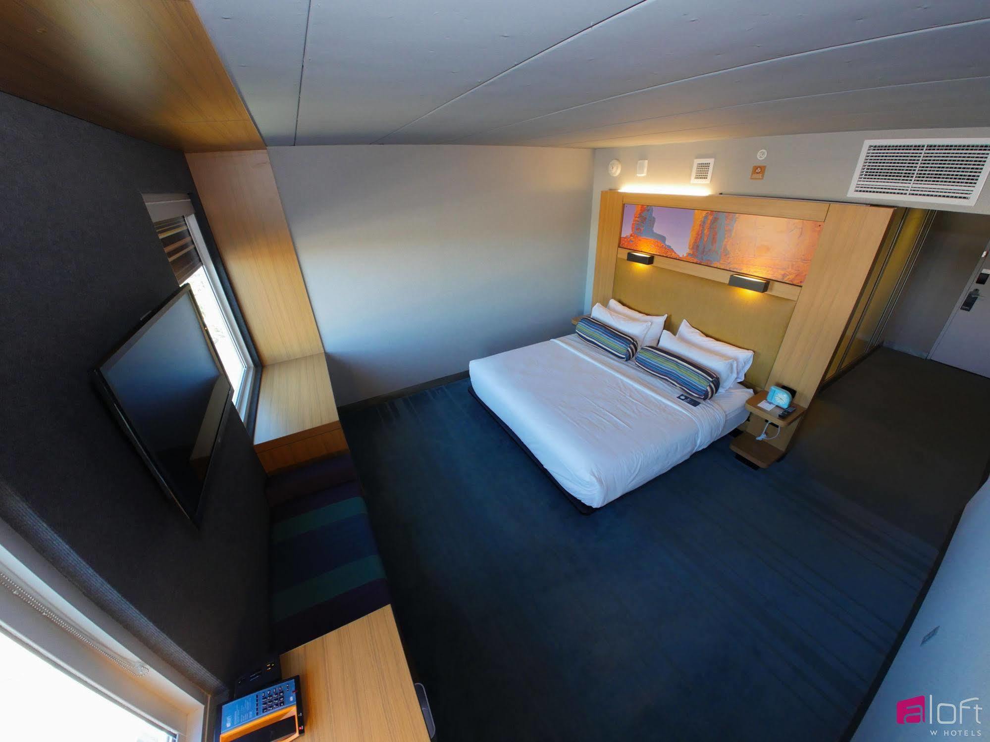 Aloft Hotel 3*