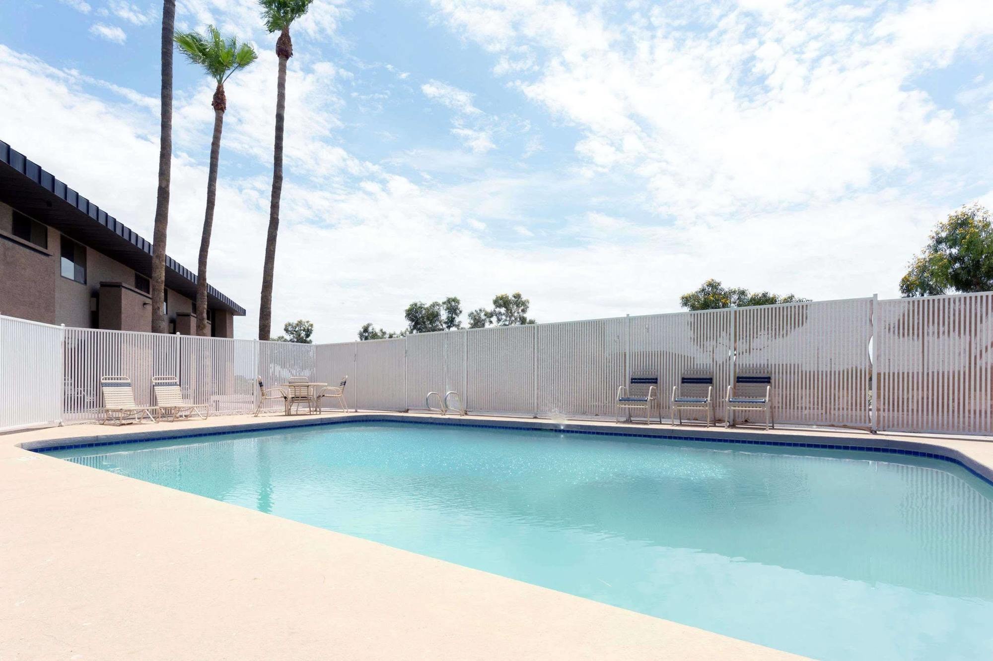 Hotel Super 8 By Wyndham Phoenix