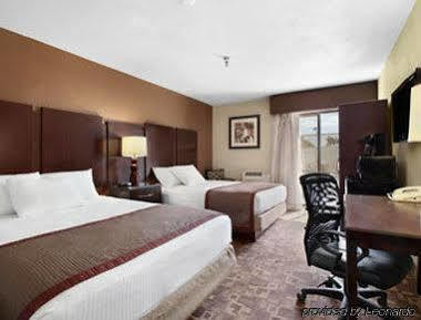 Hotel Super 8 By Wyndham Phoenix 2*