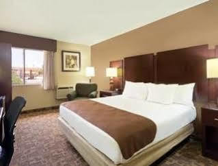 Hotel Super 8 By Wyndham Phoenix 2*