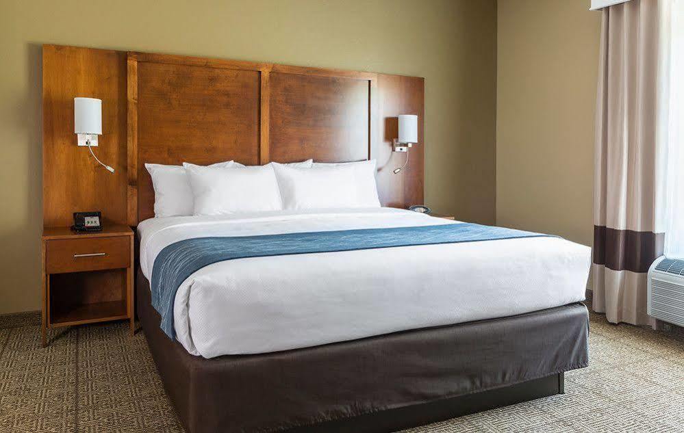 Comfort & Pinetop Show Lakeside