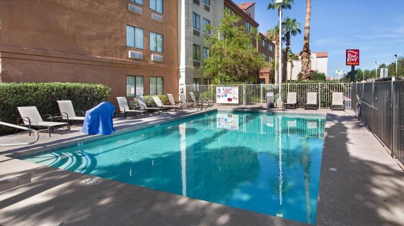 Hotel Red Roof + West 3*