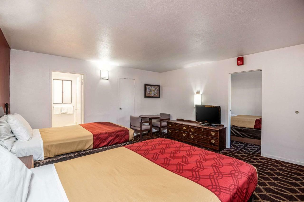 Econo Hotel 2*