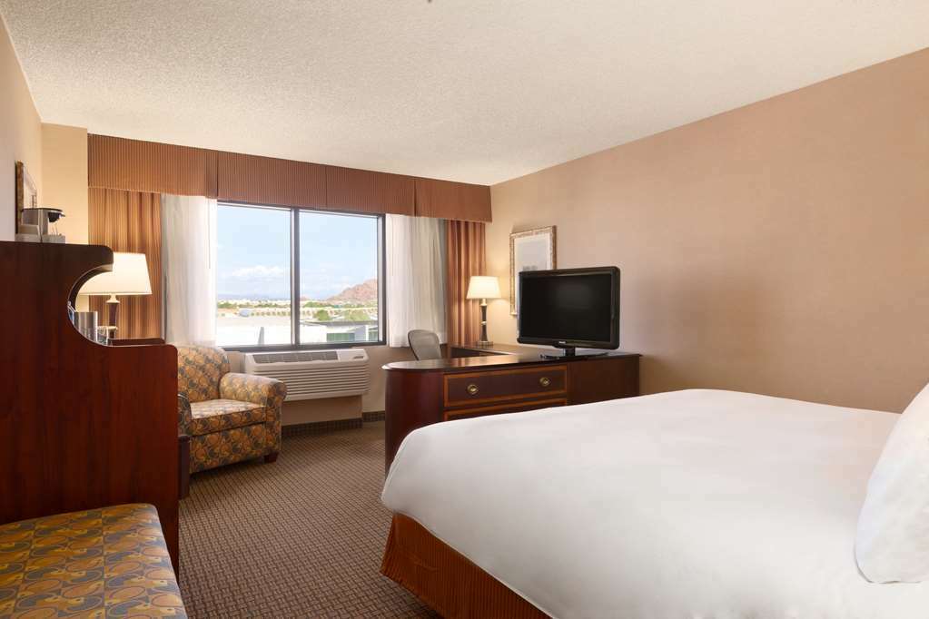 Radisson Airport 3*