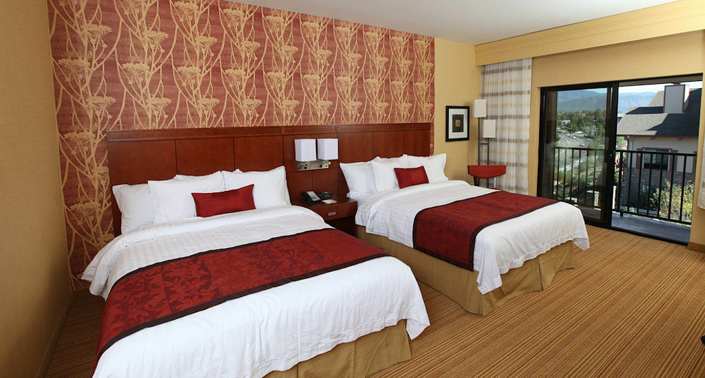 Courtyard 3*
