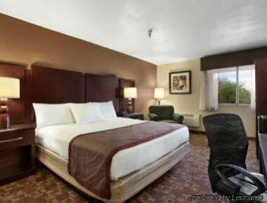 Hotel Super 8 By Wyndham Phoenix 2*