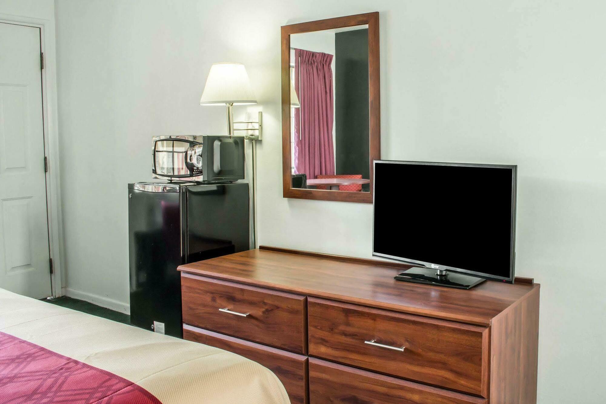 Econo Hotel 2*