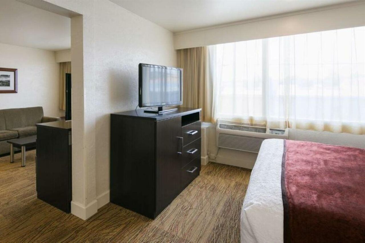 Western Pony Soldier & Hotel