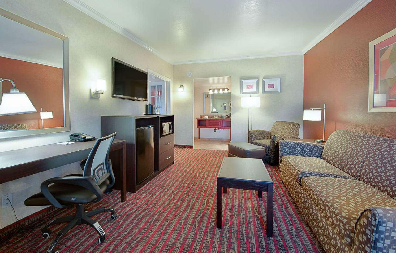 Western Innsuites & 3* Phoenix
