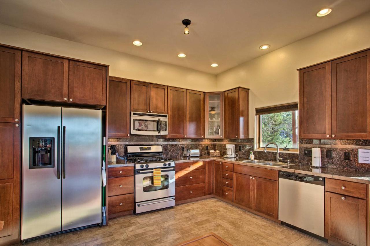 West House With Furnished Patio And Views! *