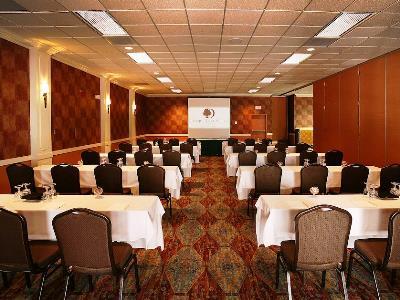 Hotel Doubletree By Hilton Airport