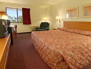 Super 8 By Wyndham Phoenix 2*