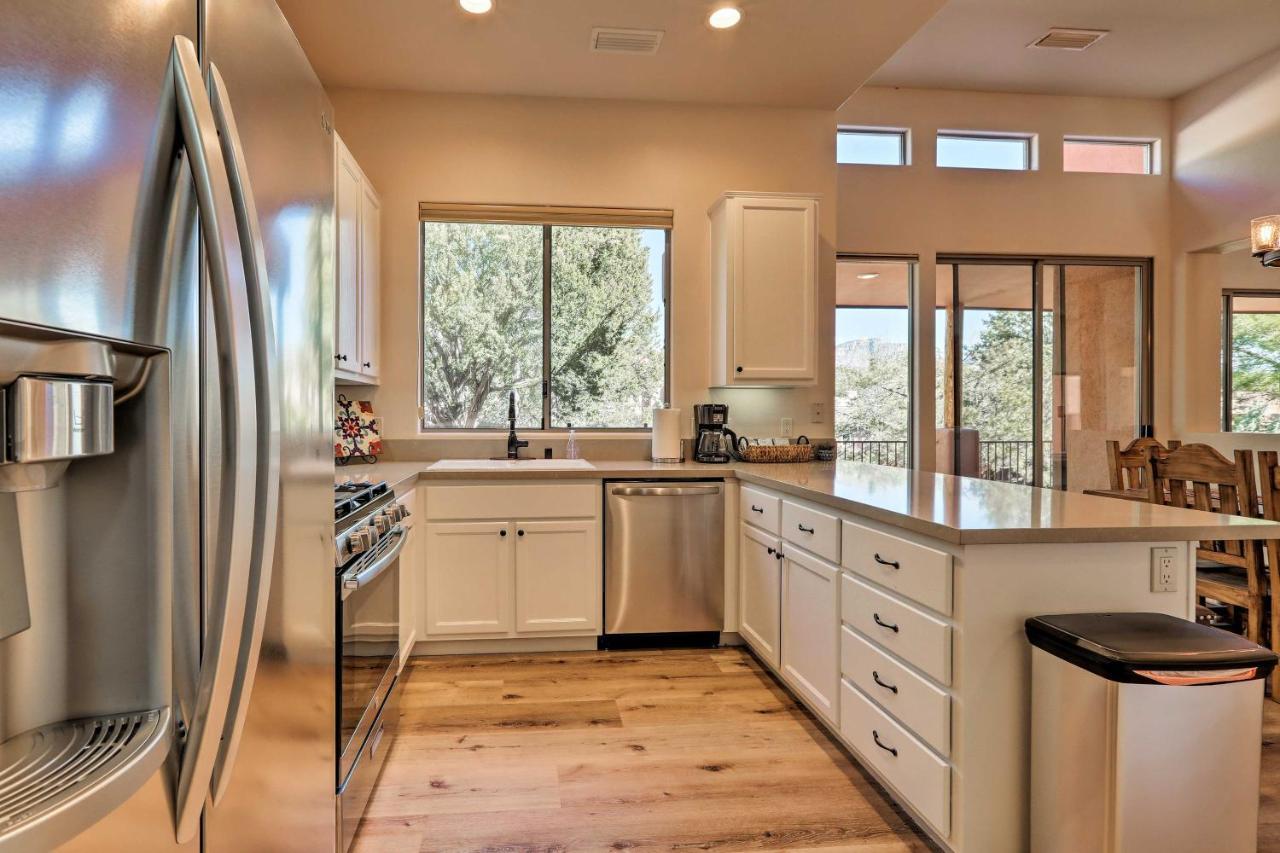 Luxury Living Remodeled With Red Rock Views! Holiday home *