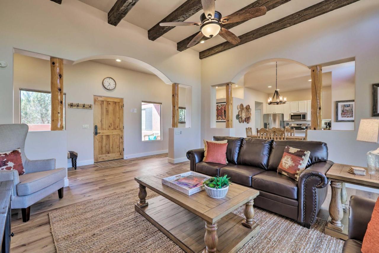 Luxury Living Remodeled With Red Rock Views! Holiday home *
