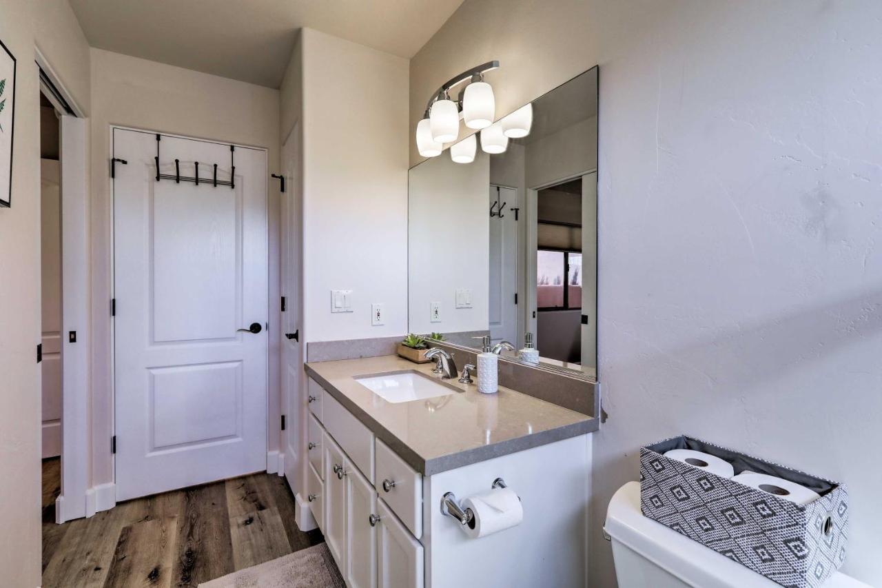 Luxury Living Remodeled With Red Rock Views! Holiday home Sedona