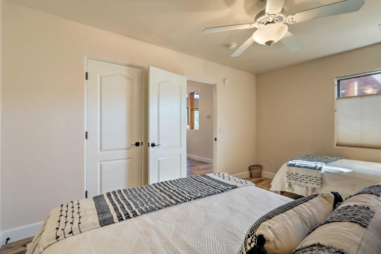 Luxury Living Remodeled With Red Rock Views! Holiday home