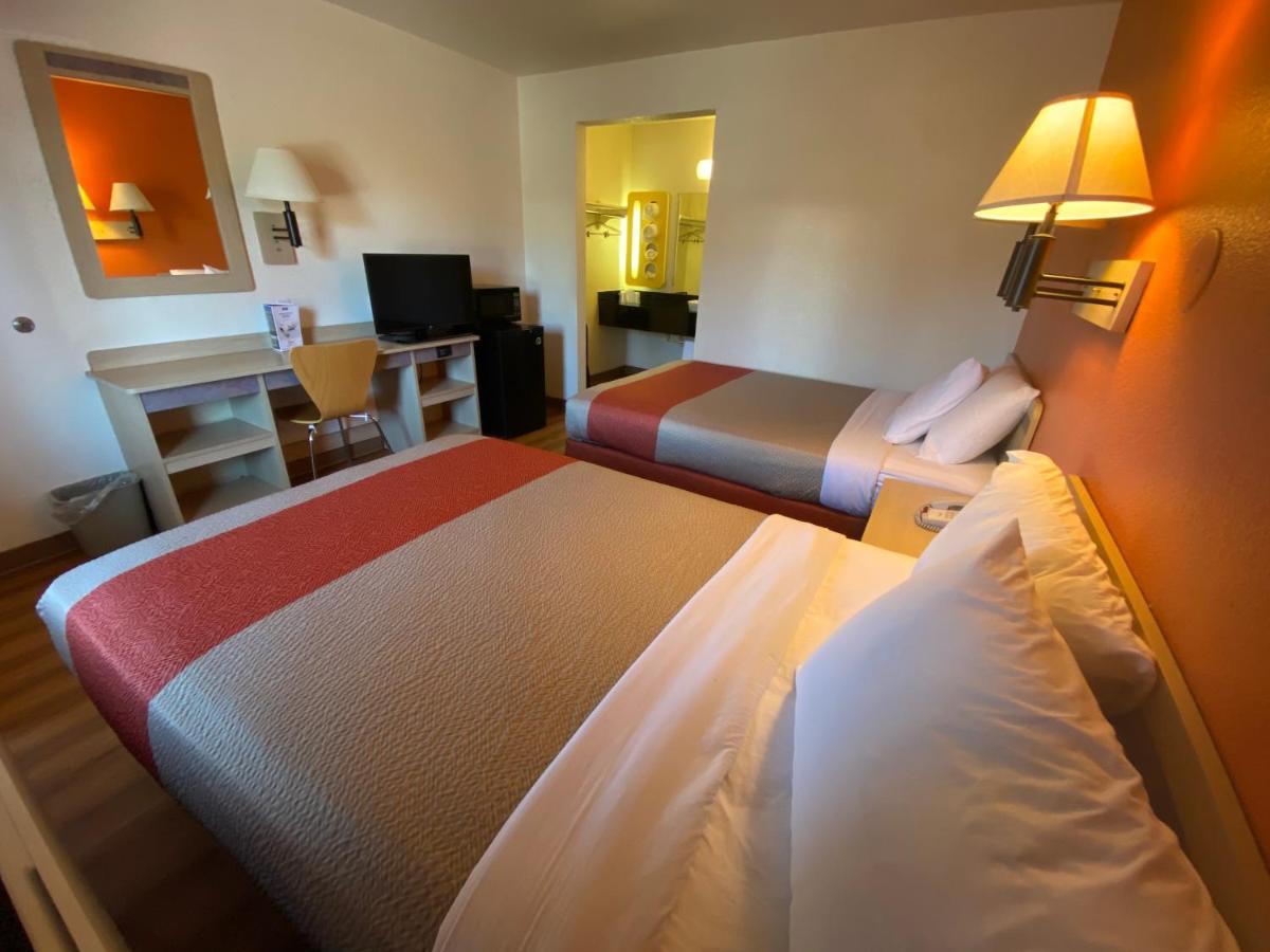 Hotel 6-flagstaff, Az - West - Woodland Village 2*